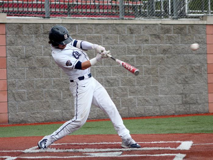 <a href='http://tiuugu.modonexpress.net'>365英国上市</a>杜波依斯分校 junior shortstop Colby Bodtorf connects with a pitch and sends it into the outfield for a hit during the USCAA Small College World Series at Showers Field in 杜波依斯.